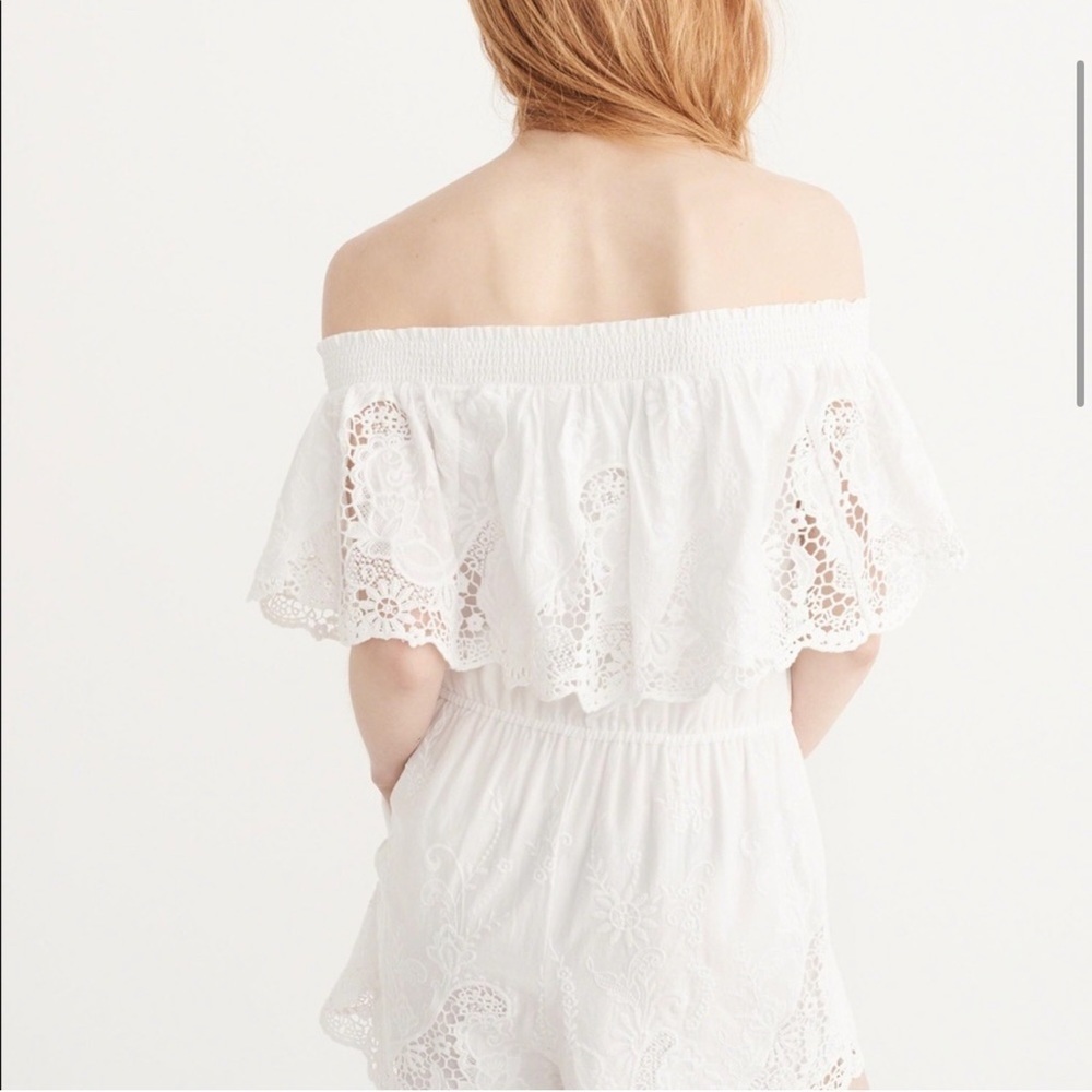 Abercrombie & Fitch Eyelet Romper medium - Picture 2 of 10
